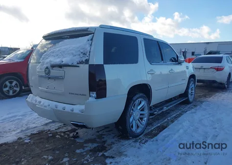 2012 Cadillac Escalade Premium z USA, uszkodzony, nr VIN 1GYS4CEF4CR268460